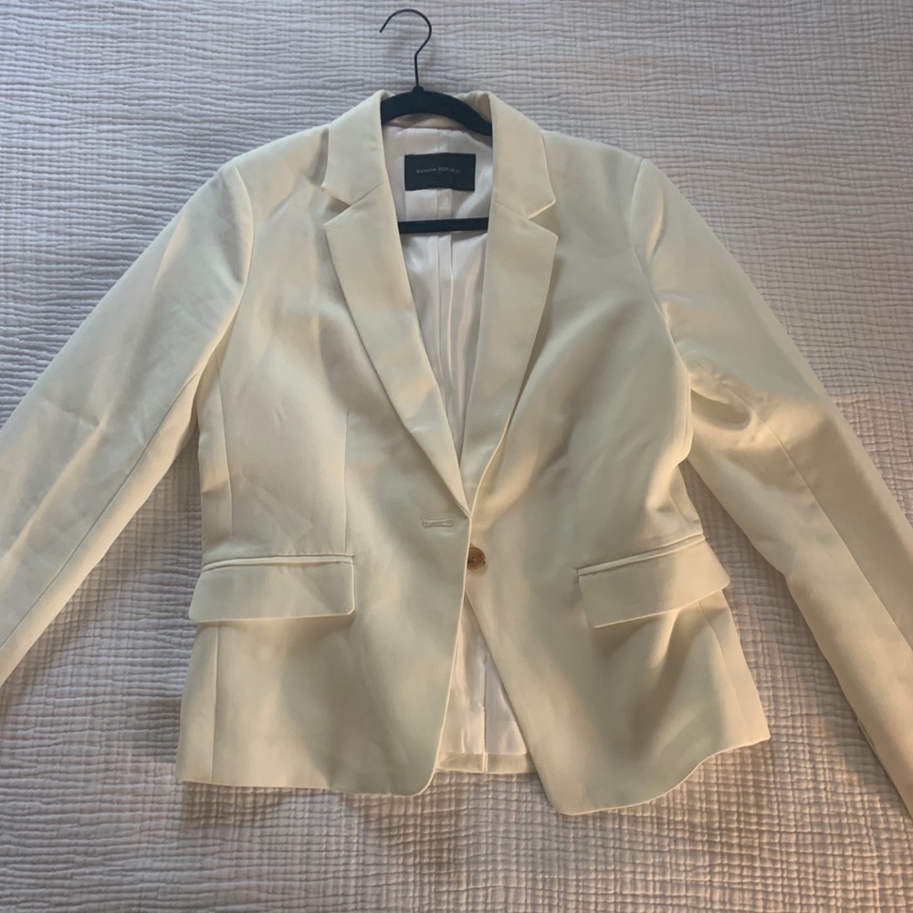 BCBG winter white blazer